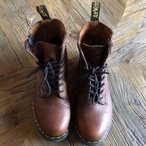 dr martens grizzly zip